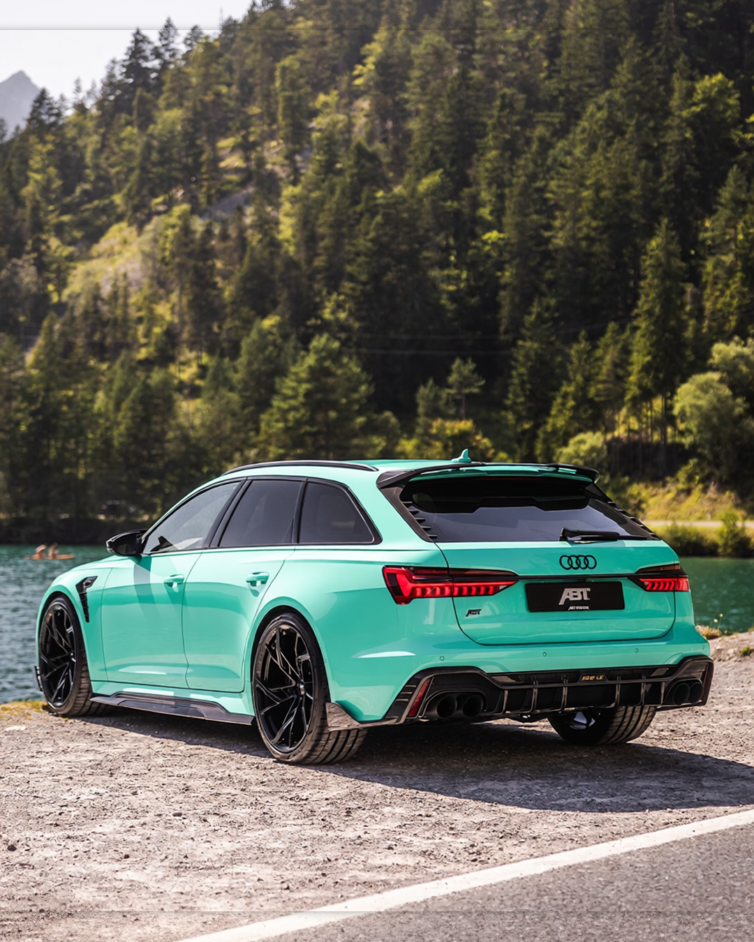 Audi RS6 rendered in Super Gloss LB Tiffany Blue gloss wrap
