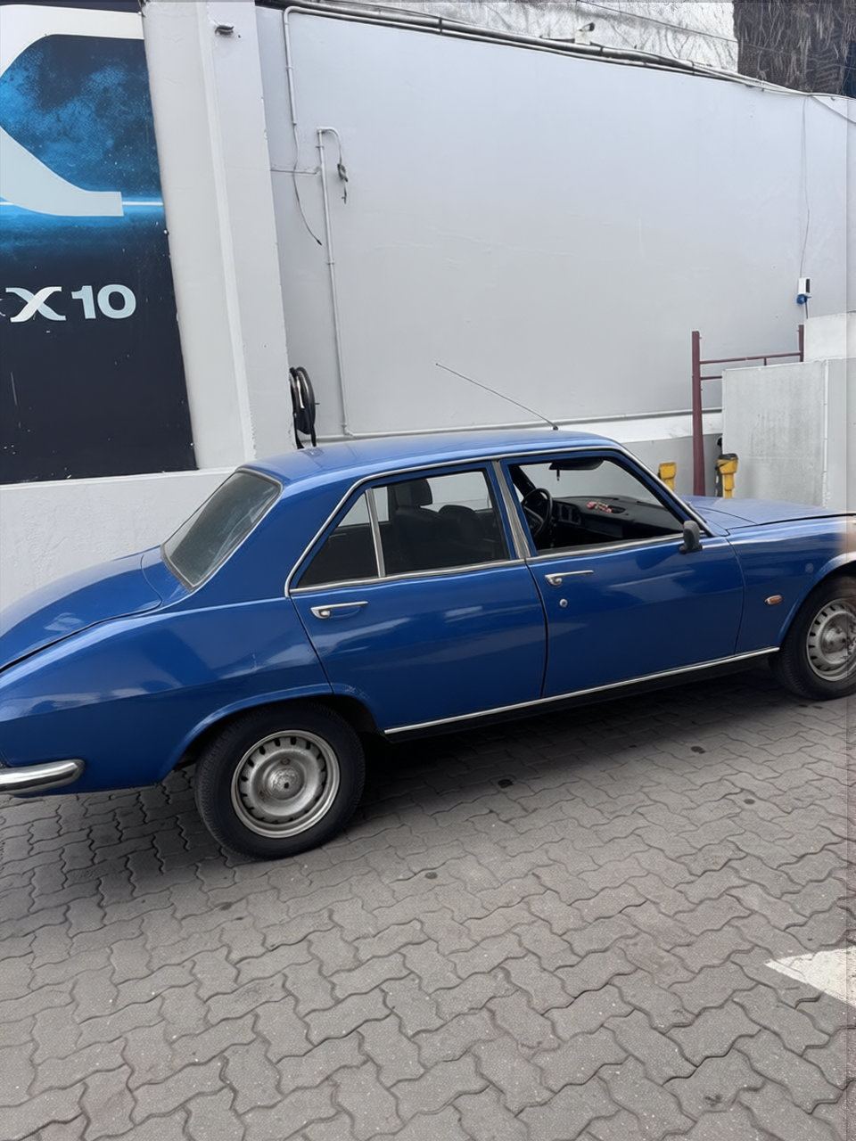 Peugeot 504 rendered in Gulf Blue gloss paint